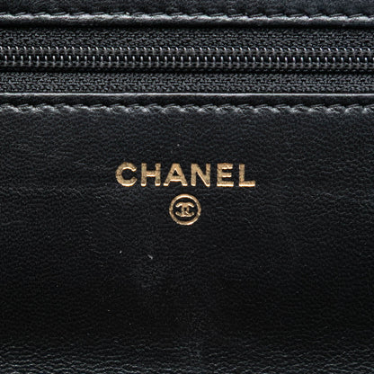 Chanel Matelassé Cuir d’agneau Golden Class Wallet on Chain